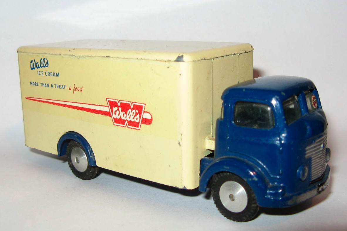 453 COMMER REFRIDGERATED VAN WALLS.jpg